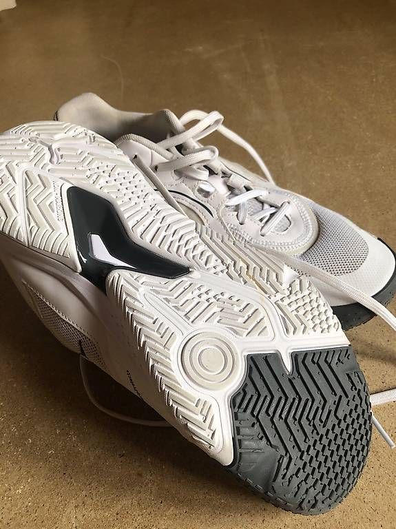 Chaussures garçon: Hallenschuhe – D'occasion à Madiswil par e4a 1