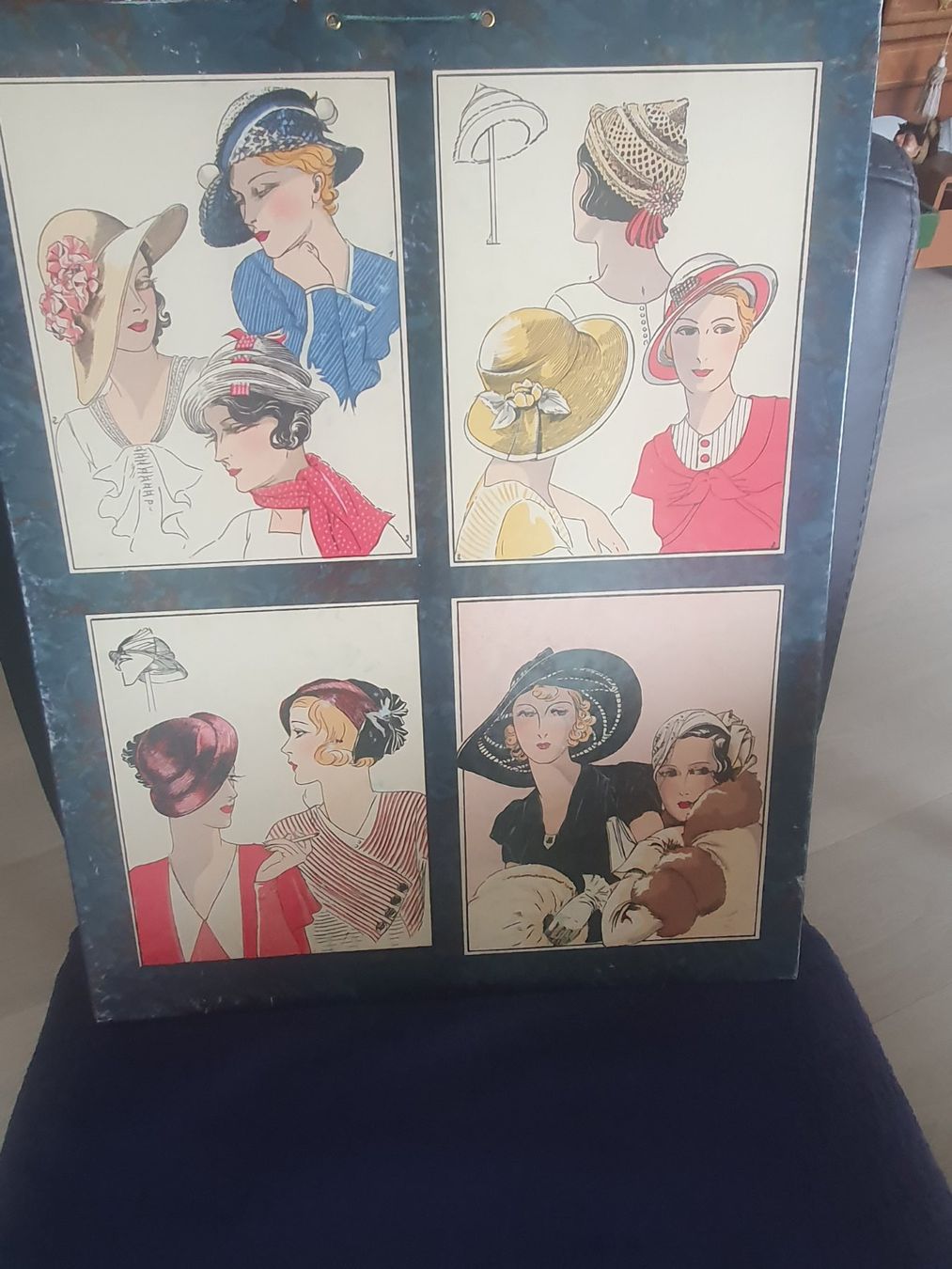 Poster & Bilder: Retro-Poster: Elegante Diven mit Hütchen, schicker Style! – Gebraucht aus Reinach von 3Guggerli 1