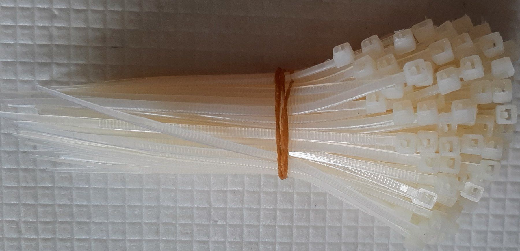 Alle Werkzeuge: 200 Stk.Kabelbinder weiss 100 x 2.5mm – Neu (gemäss Beschreibung) aus Zürich von Zurich