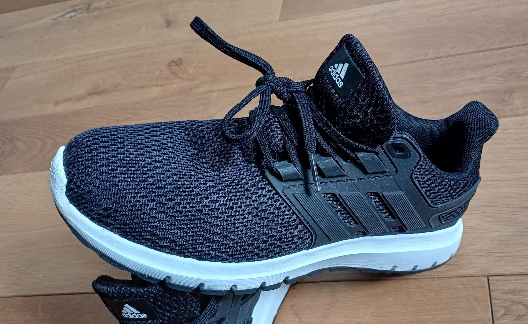 Adidas Scarpe da uomo: ADIDAS Hallenschuhe Gr. 39.5 – Usato da Stallikon venduto da Melin08 2