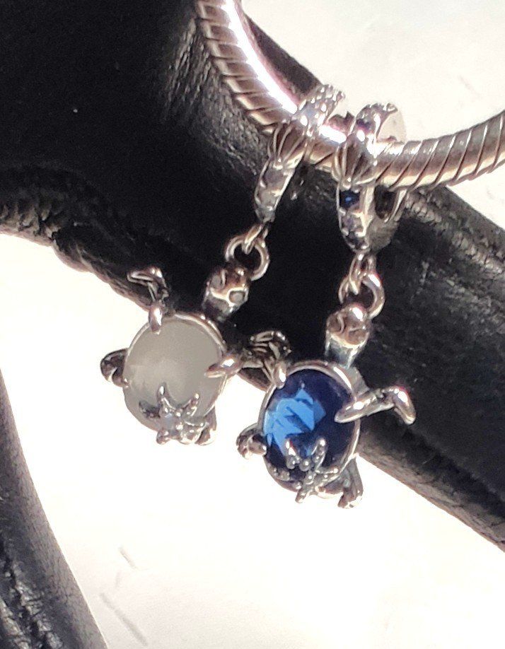 Ciondoli: Clip und charm für Armbänder. – Nuovo e nell'imballaggio originale da Lamboing venduto da Qtrica 1