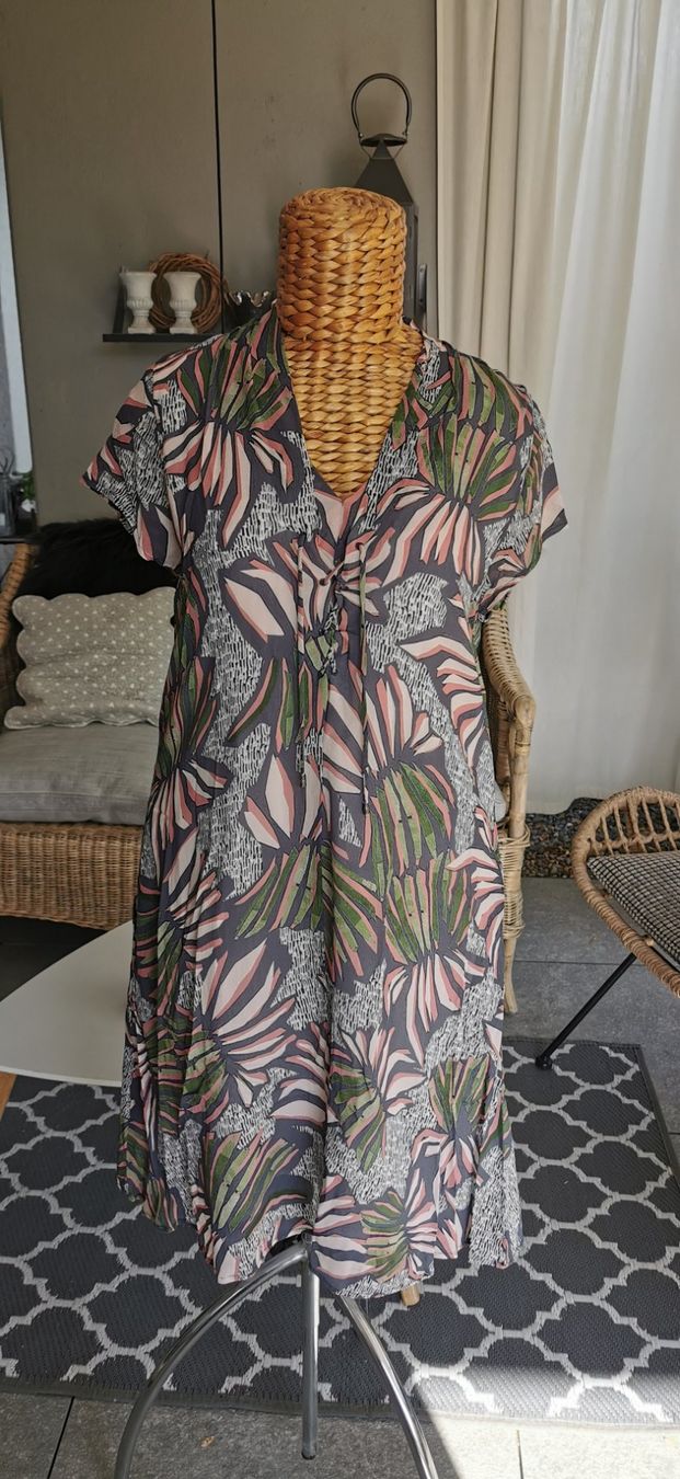 Nile Kleider: Nile Kleid, M – Gebraucht aus Oberdiessbach von Birly