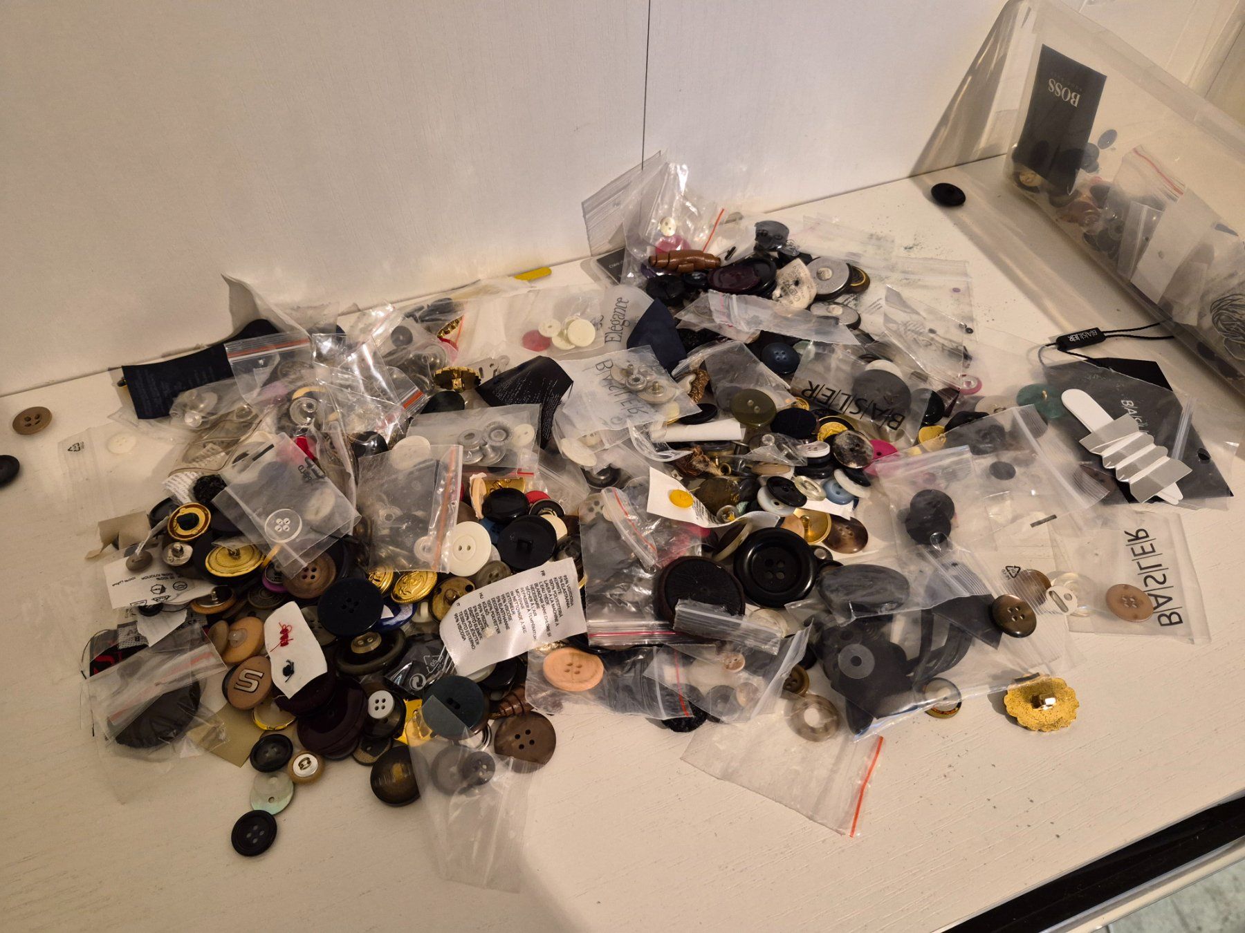 Bottoni: Grosse Knopfsammlung, viele verschiedene Knöpfe – Usato da Münchenstein venduto da tsp01 2