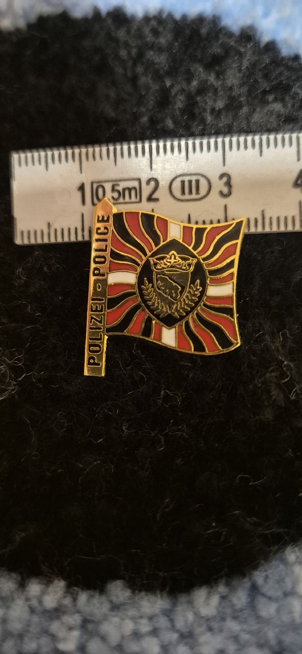 Plaketten & Abzeichen: Pin Polizei Bern – Neu (gemäss Beschreibung) aus Münchenbuchsee von Yannikfero