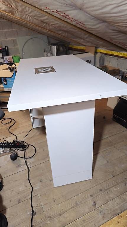 Set di tavolo e panche: Table manicure avec aspirateur et 2 chaise – Usato da Grandval venduto da Priscila12 2