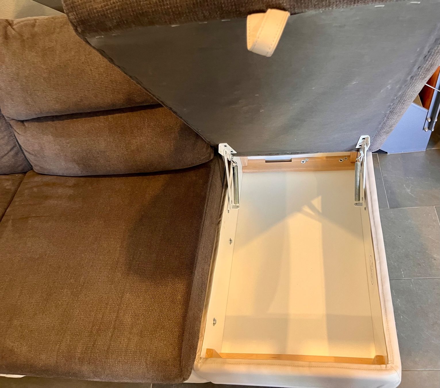 Ikea Divani: Sofa Ikea gross mit Récamiere Stoff – Usato da Uster venduto da colmo 1
