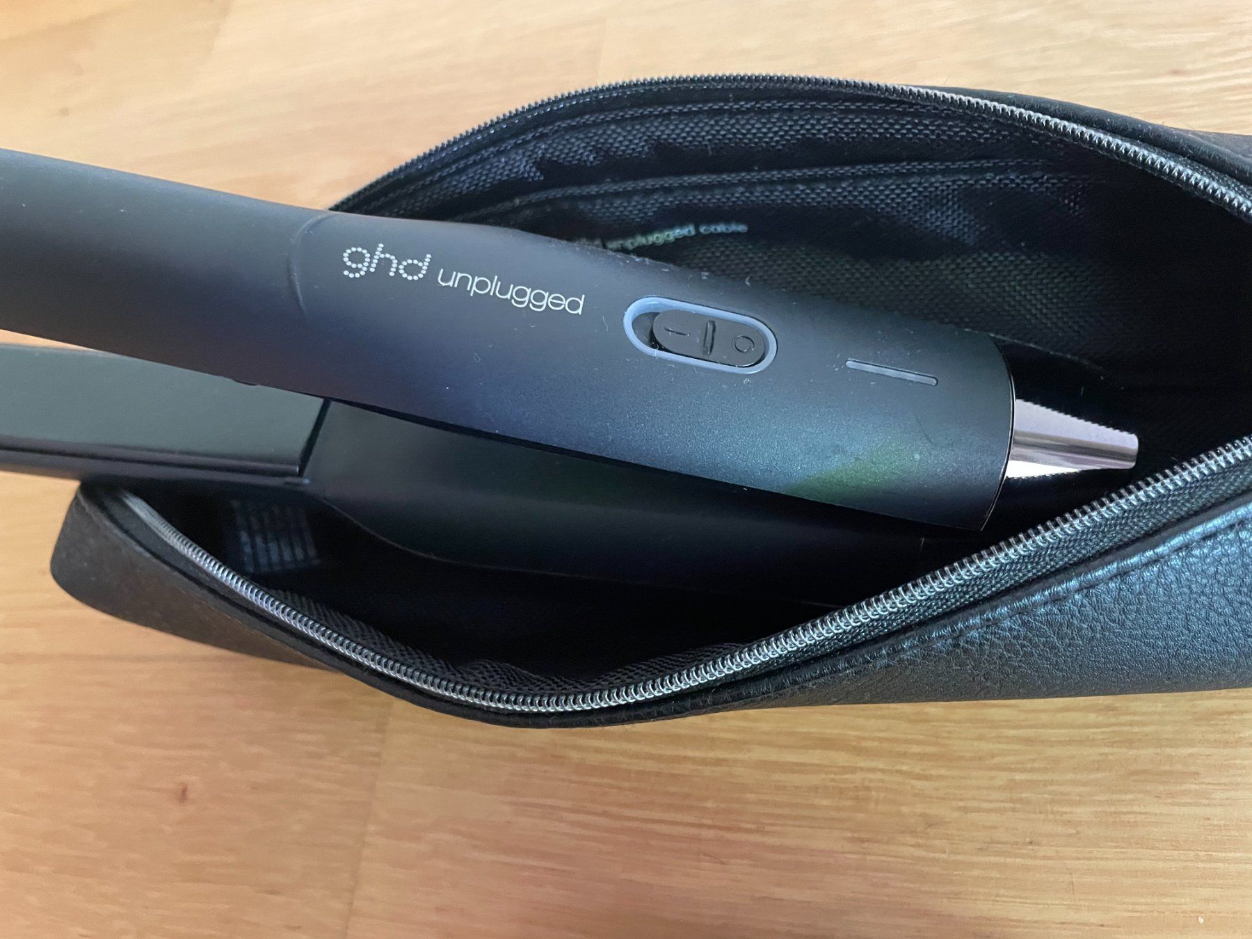 GHD Piastre & Arricciacapelli: ghd Unplugged Black – Usato da Wabern venduto da carciofo 1
