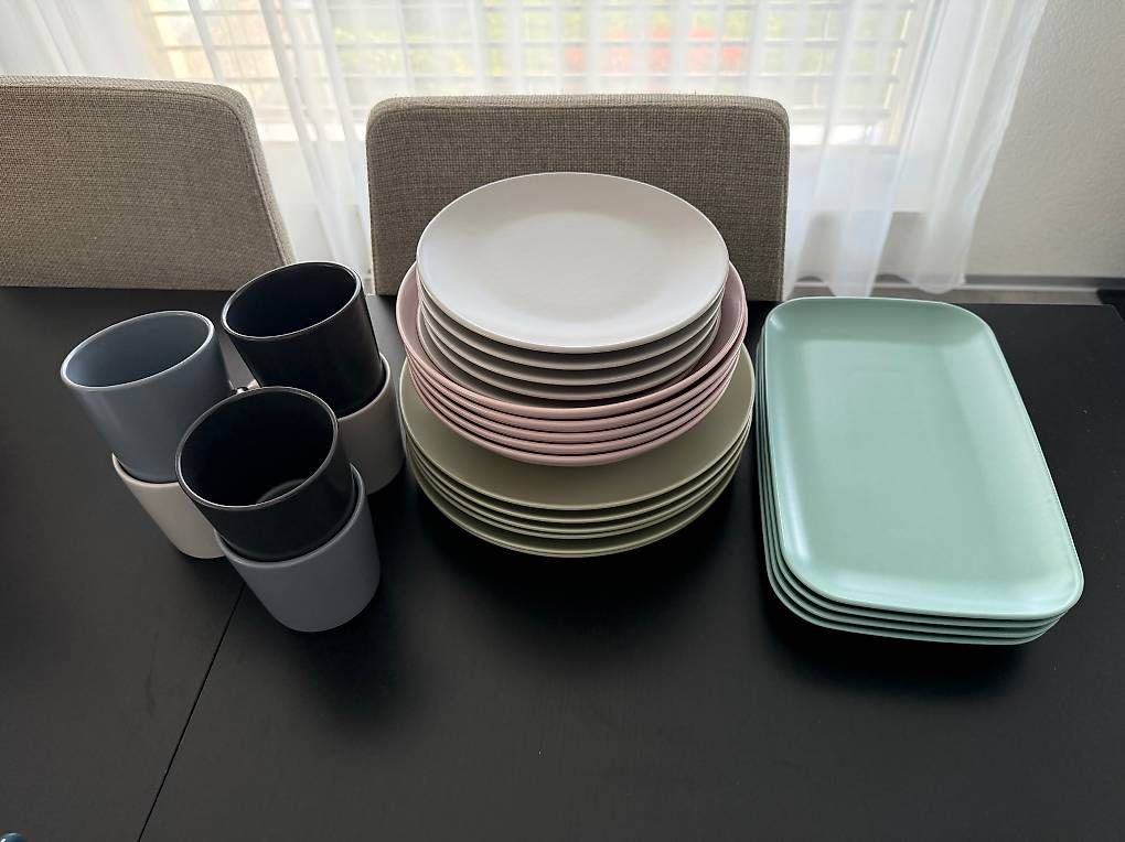 Set di piatti: Geschirrset  – Usato da Lyss venduto da Chiarascaa