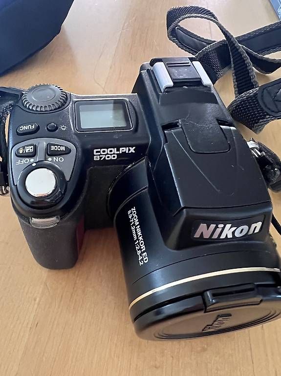 Fotocamera: Nikon Fotokamera coolpix 8700 – Usato da Matten b. Interl venduto da pulcedaqua