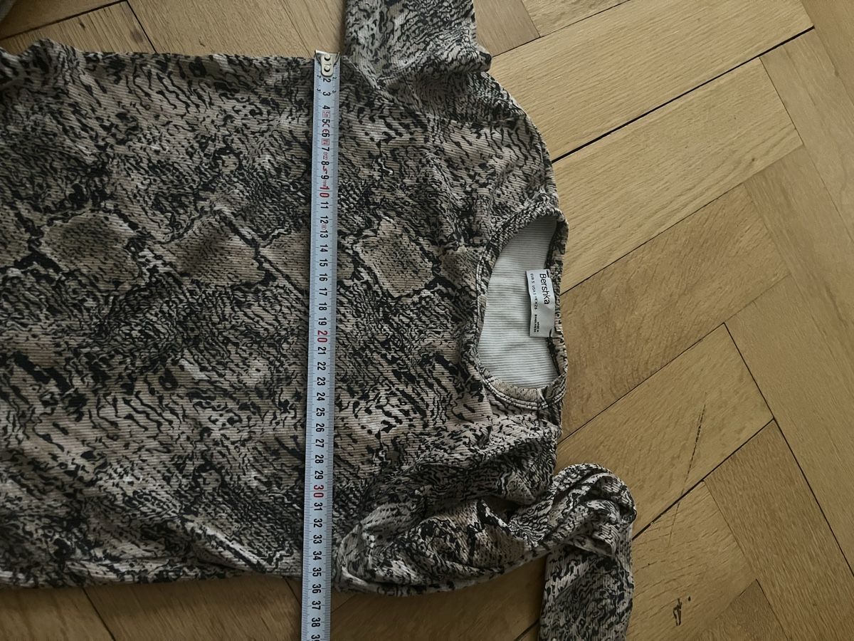 Lotti di vestiti: Bershka Oberteil Schlangenprint mit Hose  – Nuovo (secondo la descrizione) da Olten venduto da sae_82z2 8