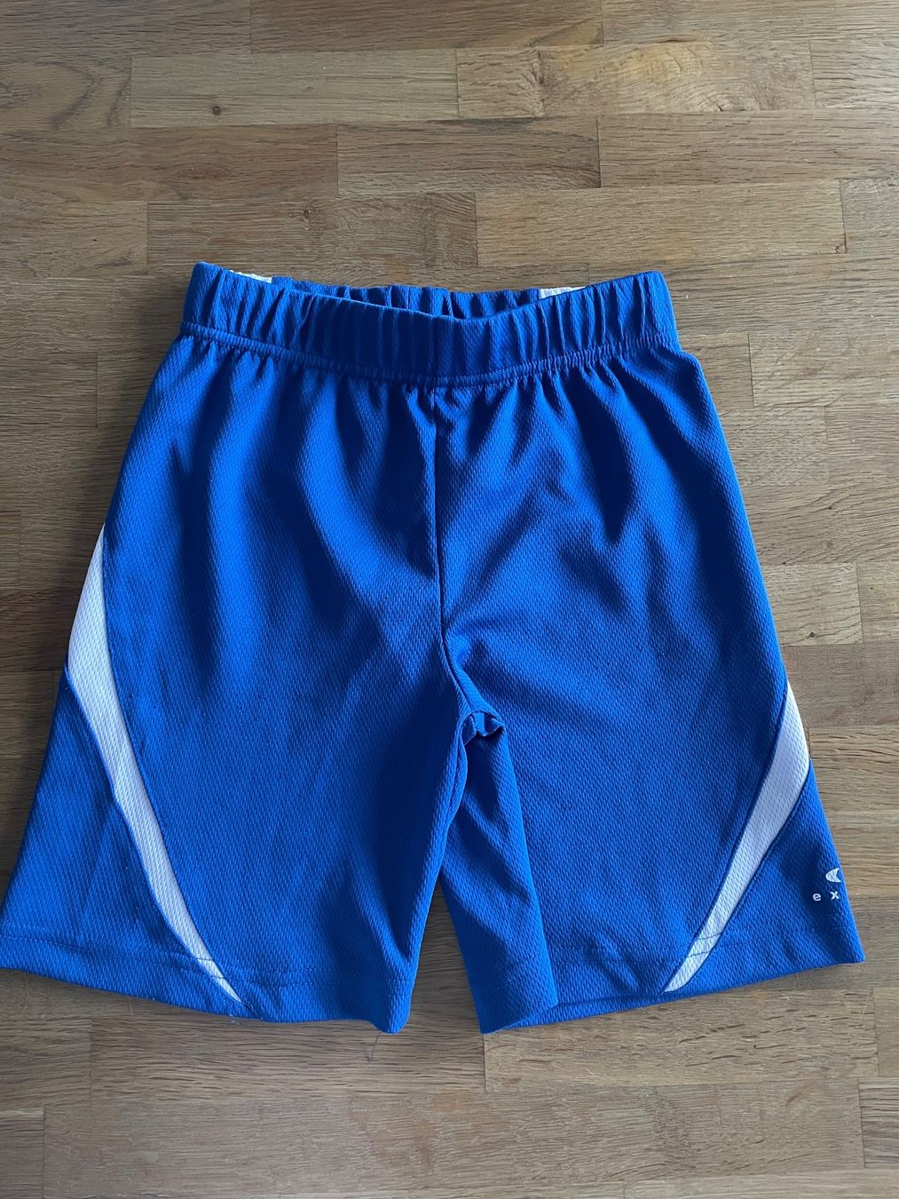 Scarpe, pantaloni & magliette da ginnastica: Fussball Set / Turnset kurz Gr. 122 – Usato da Gränichen venduto da stern1111 4