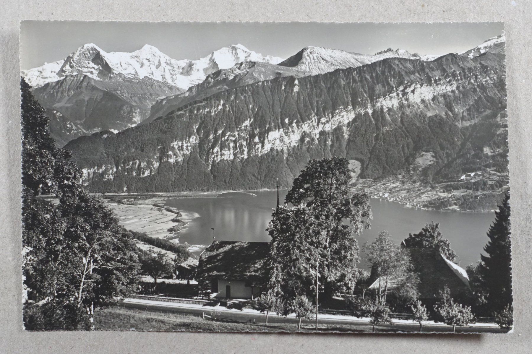 Cartoline postali: Beatenberg, Kirche, Eiger, Mönch, Jungfrau – Usato da Lenzburg venduto da fh1