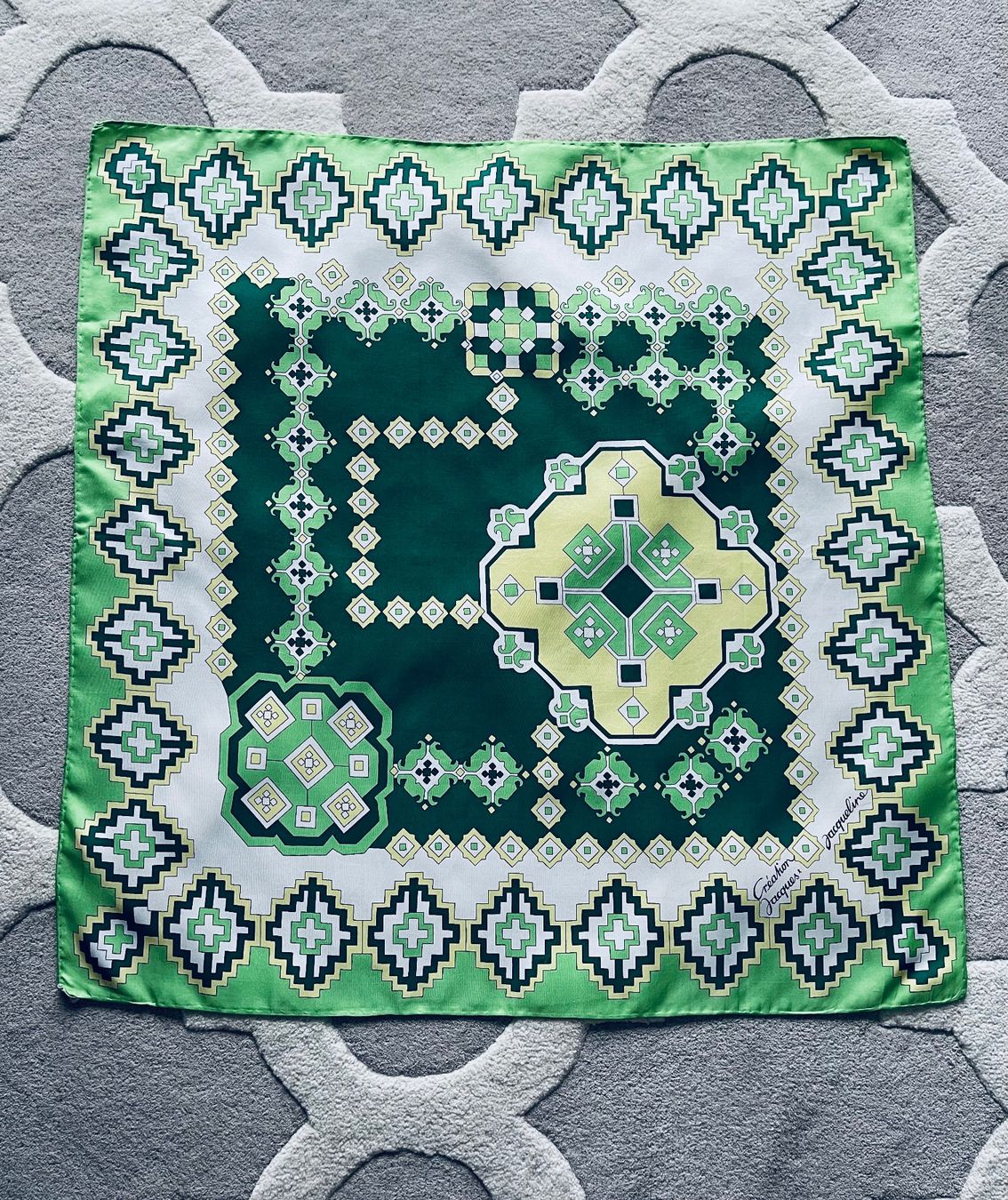 Foulards, Tücher & Schals: Wunderschönes Foulard aus Seide – Gebraucht aus Winkel von Glamour4You