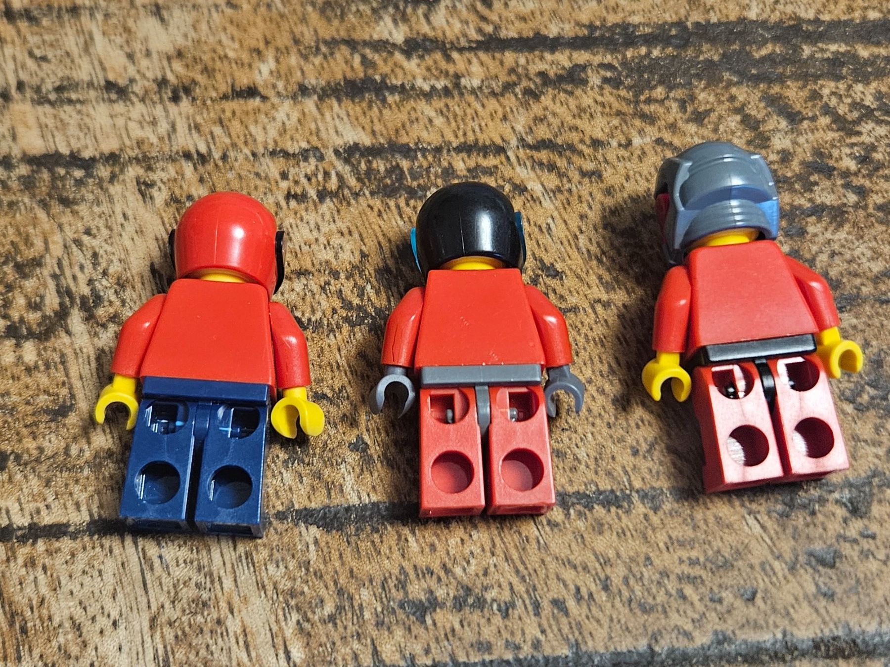 Lego Kit di costruzioni: lego lot de 3 figurines – Usato da Confignon venduto da Ecrofigs 1