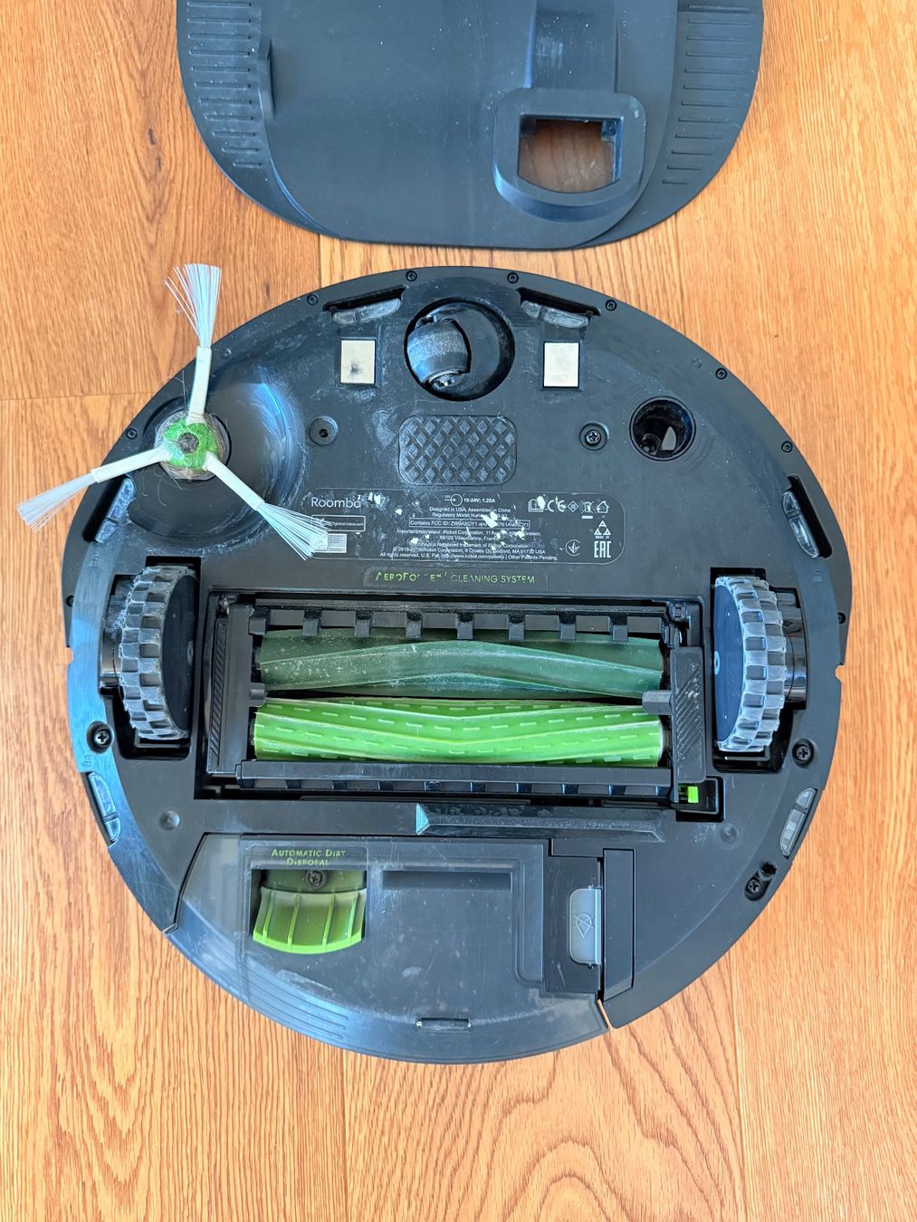 Irobot Aspirateurs & Accessoires: iRobot Roomba i7+ mit Clean Base – Défectueux à Einsiedeln par ReusingIsBetter 4