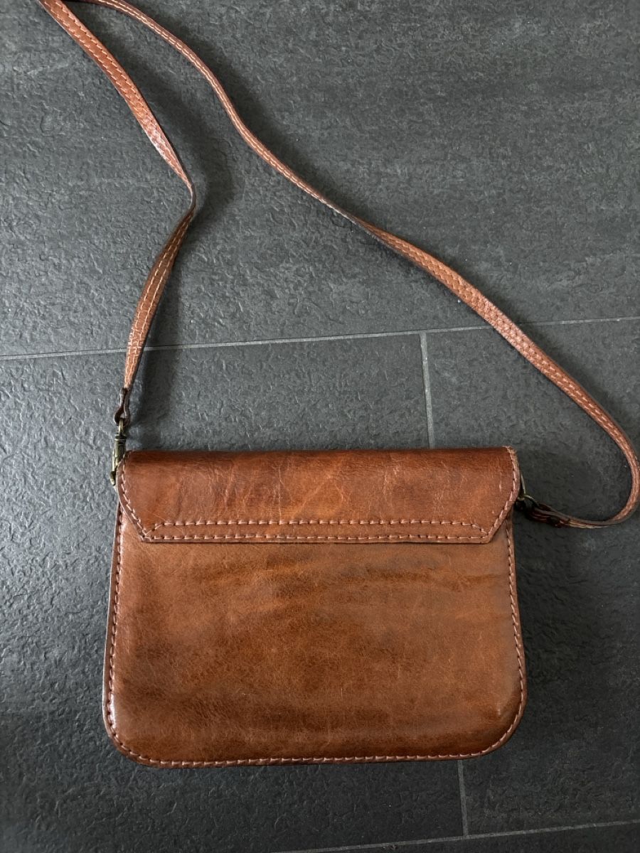 Borse da donna: Umhängetasche Leder Vintage – Usato da Sarnen venduto da leonie.vera 2