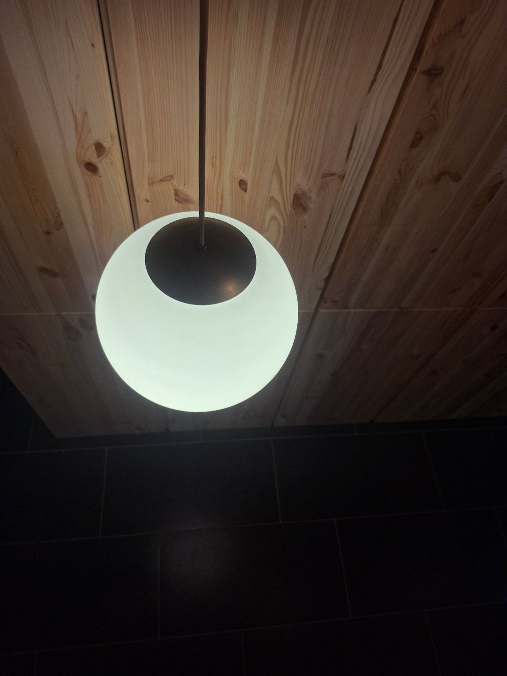 Lampadari & plafoniere: Vintage Hängeleuchte Opalglaskugel. Deckenleuchte. – Usato da St.Niklausen LU venduto da Wirdbereitsverwendet 1