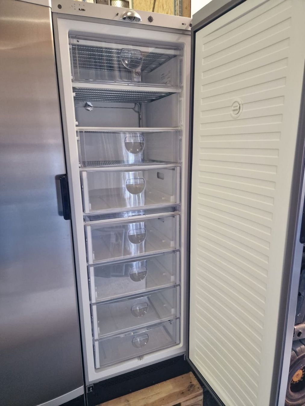 Cucine complete: Tiefkühlschrank #421 – Usato da Wuppenau venduto da Gastro-Wuppenau 1