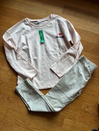 schönes Pyjama Gr. 128, Neu