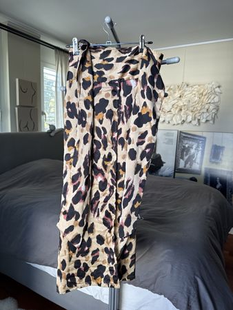 Never Fully Dressed Beach Wrap Skirt Leopard Gr. 38
