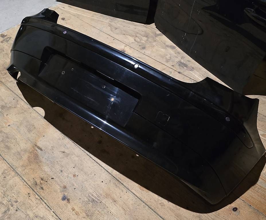Tutti pezzi di ricambio auto: BMW 1er E87 Heckstoßstange mit PDC schwarz – Usato da Schönholzerswilen venduto da Sanja0809 1