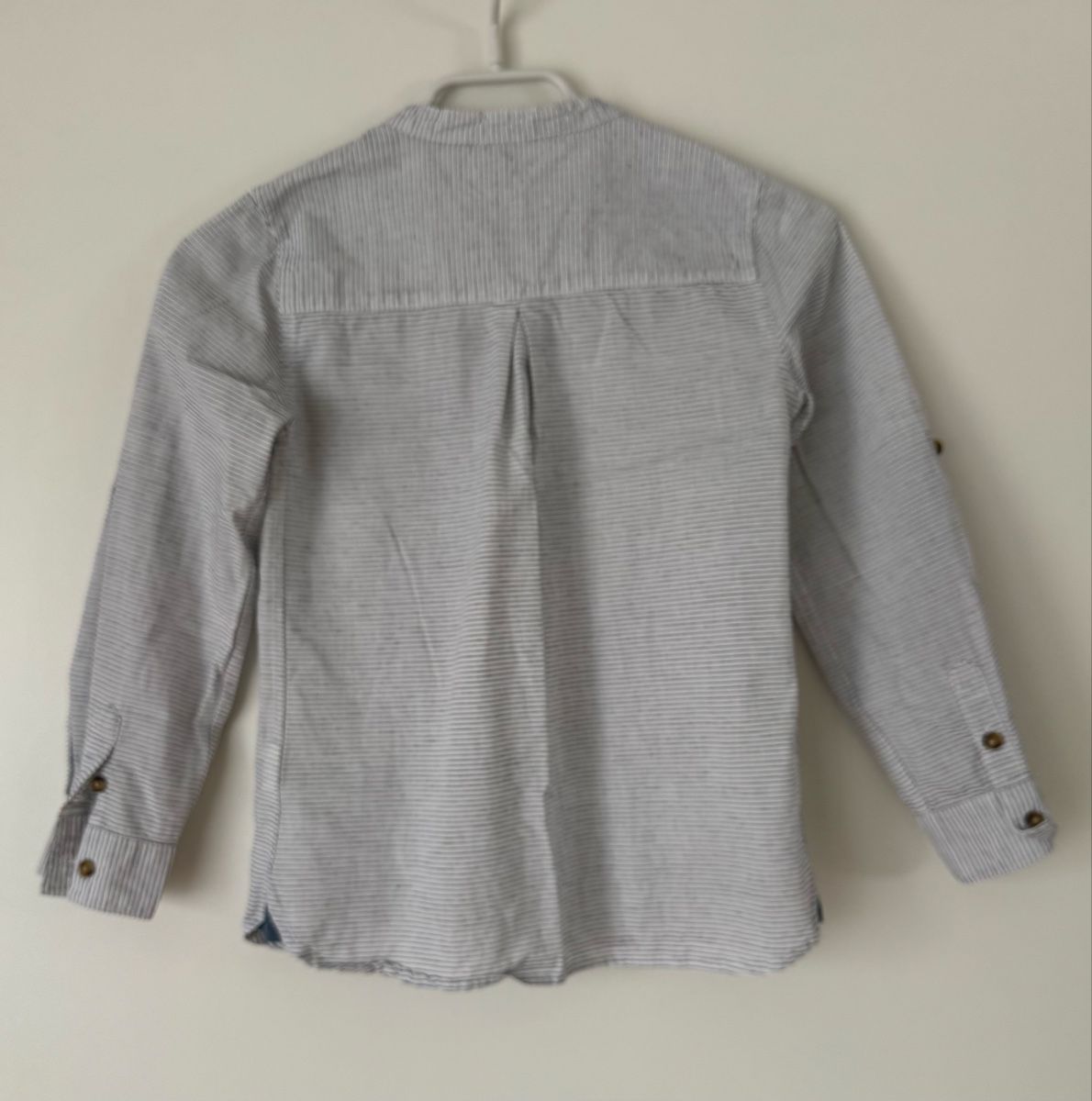 Hemden, T-Shirts & Polos: Gestreiftes Hemd , Grösse 128/134, Top Zustand – Gebraucht aus Flumenthal von Krajan 1
