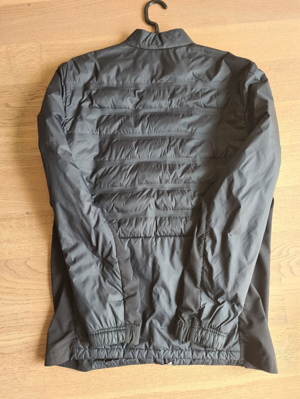 Lacoste Vestes: Doudoune Lacoste Noire  – D'occasion à Penthaz par flo_6cvf 2
