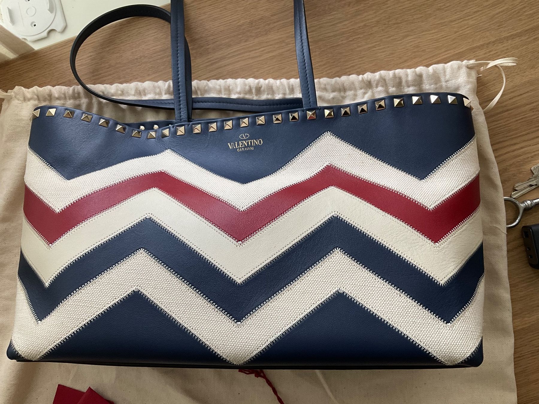 Valentino Borse da donna: Valentino Rockstud Leather & Canvas Stitched Shoulder Tote – Usato da Baar venduto da dsb07 2