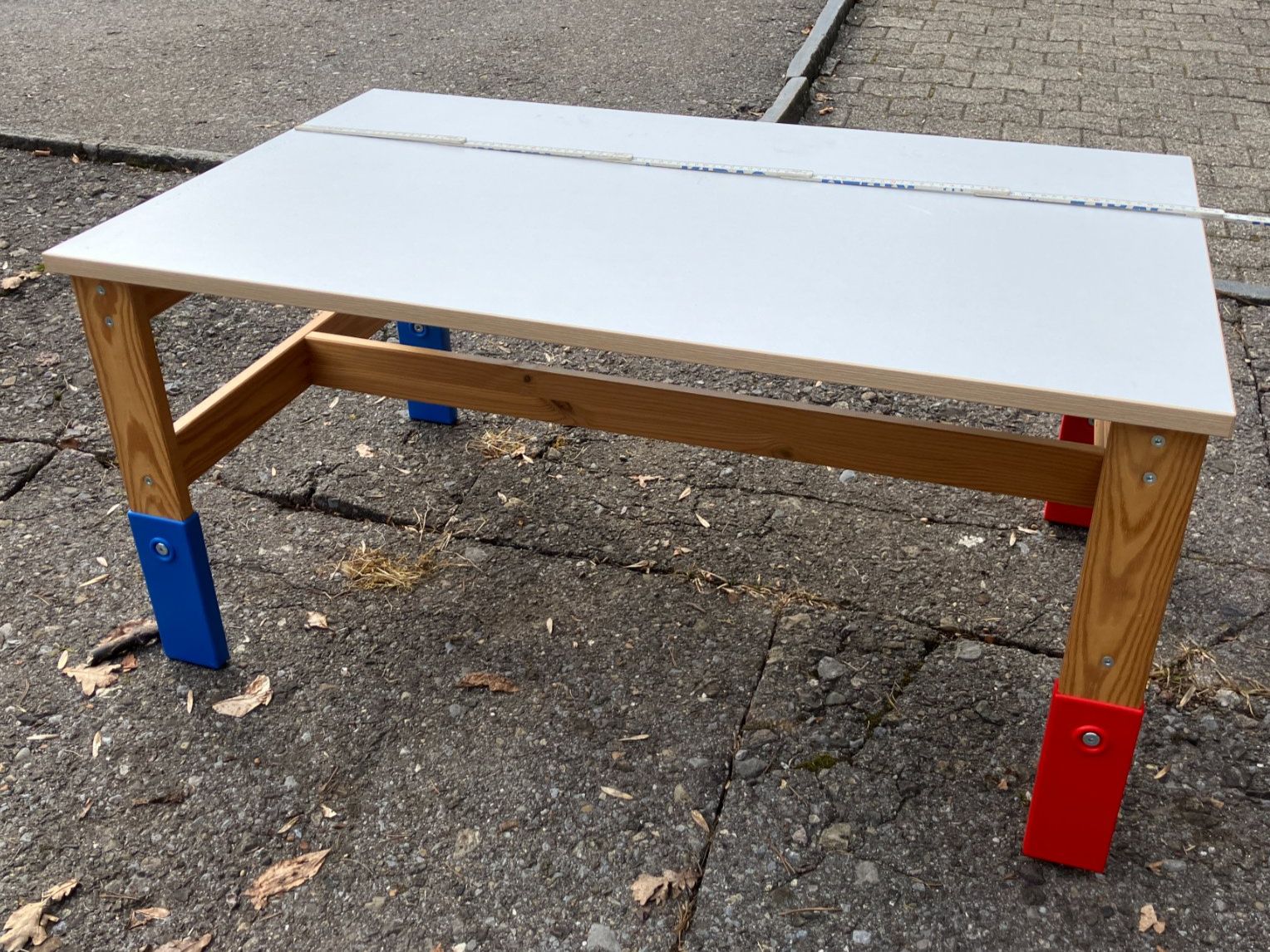 Tavoli: Kindertisch aus Holz – Usato da Sattel venduto da Pinggi7 3