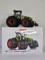 Wiking 077328, Claas Axion 950, Zwillingsbereifung, Vitrine