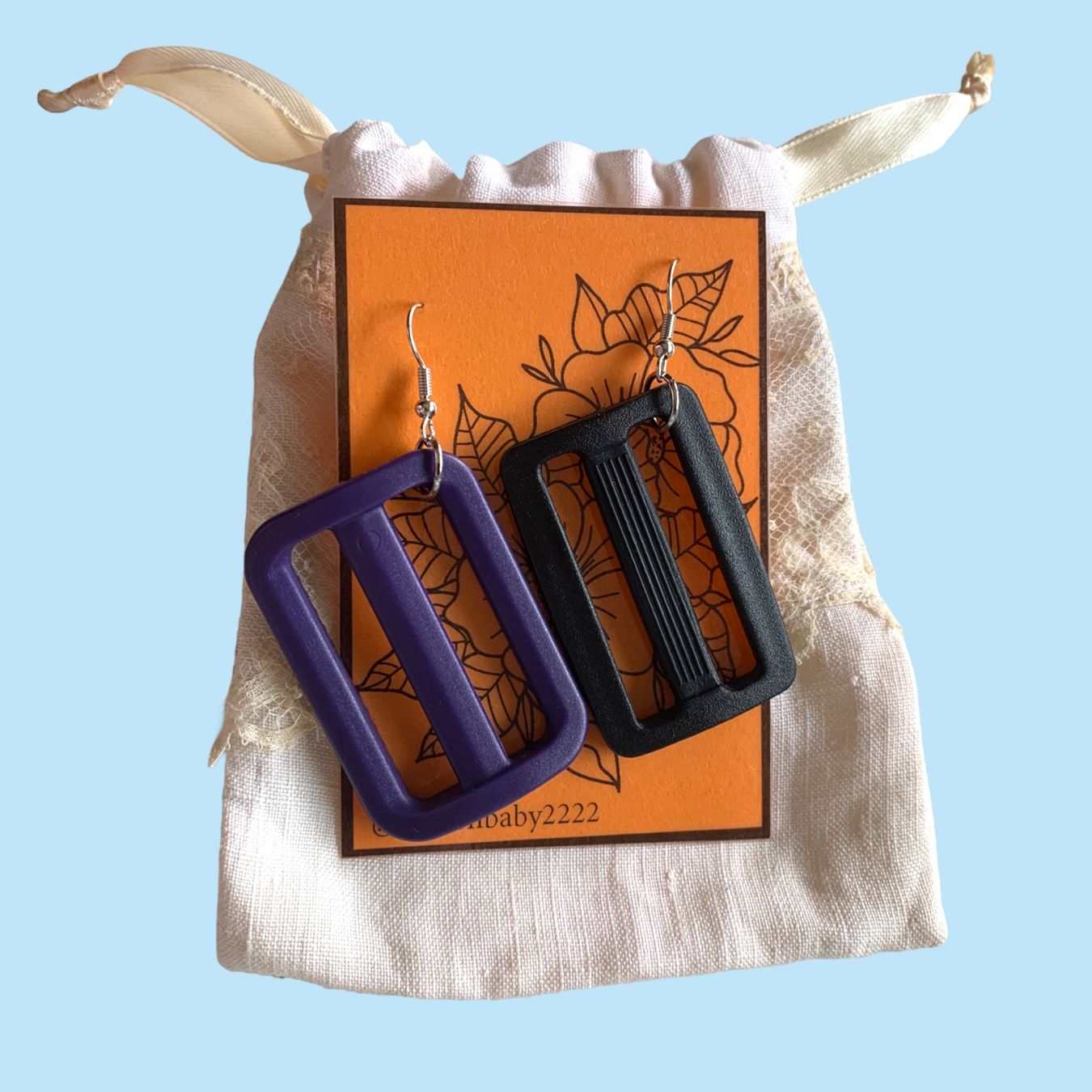 Orecchini pendenti & Orecchini a lobo: “Strap slider” earrings – Nuovo (secondo la descrizione) da Basel venduto da demonbaby2222 2