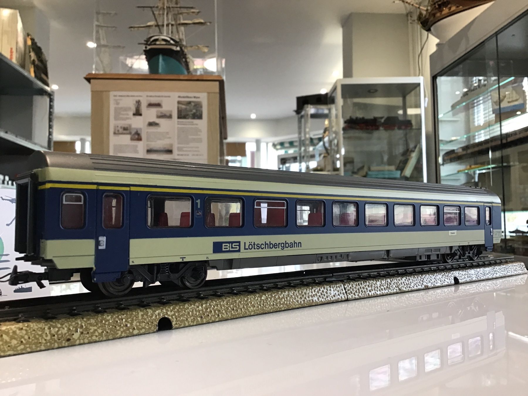 Roco Modellini di ferrovie: BLS Lötschbergbahn Wagen, 2X ROCO Spur H0 – Usato da Männedorf venduto da Spezial-Modelle 2