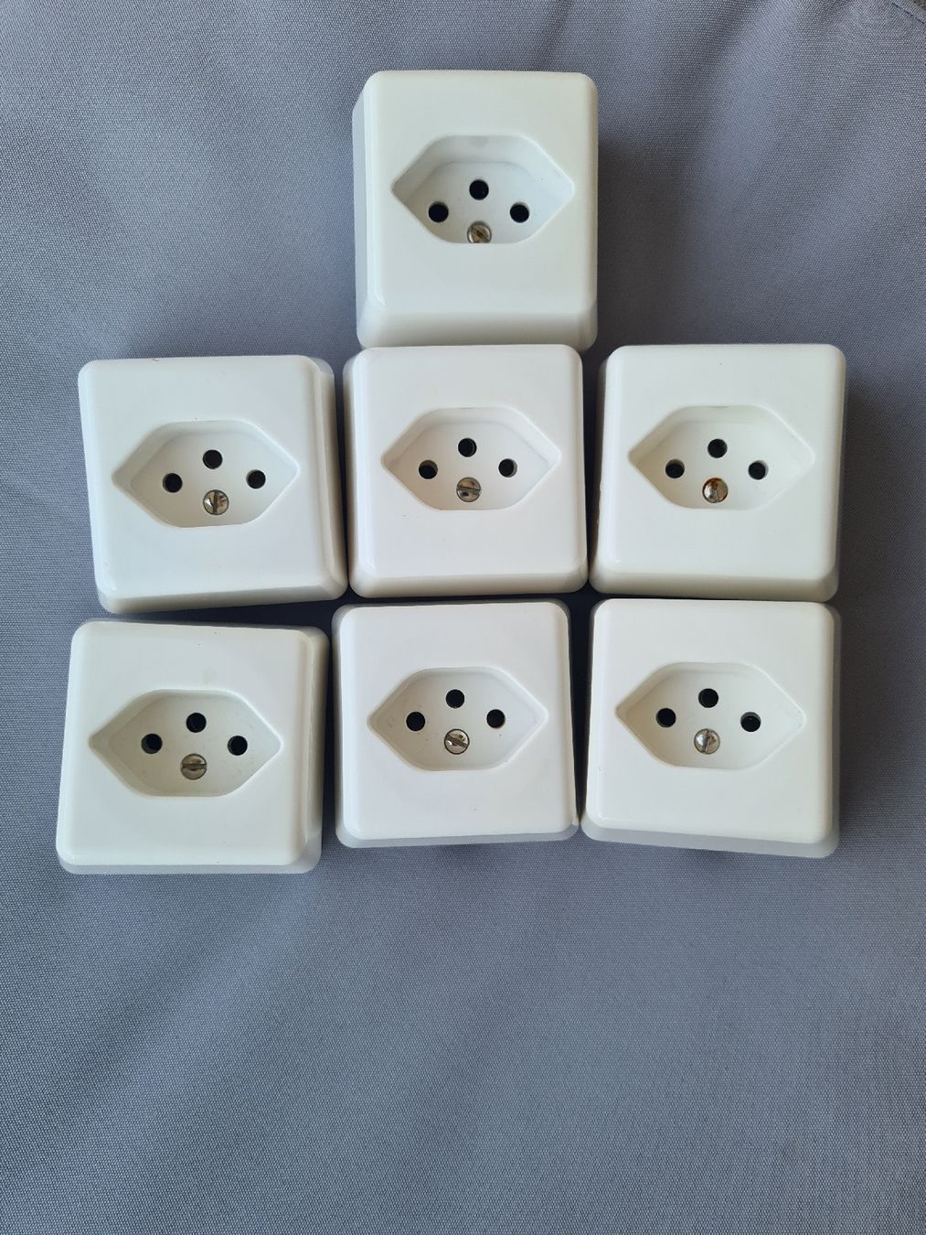 Stecker: Steckdose AP T13, 7 stk. – Gebraucht aus Winterthur von Jana1701