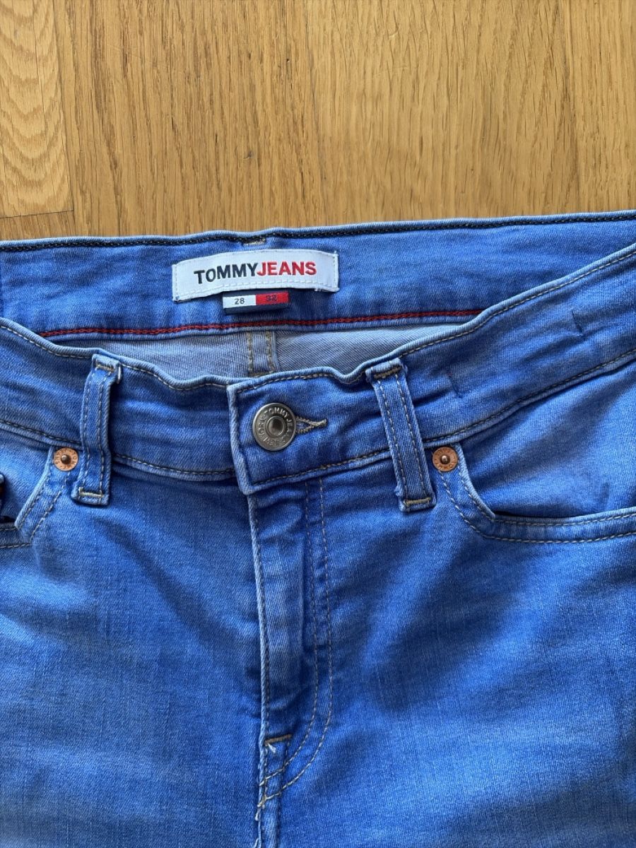 Tommy Hilfiger Jeans: Tommy Hilfiger gr. 28/32 – Usato da Andhausen venduto da bgy_y6xl 1