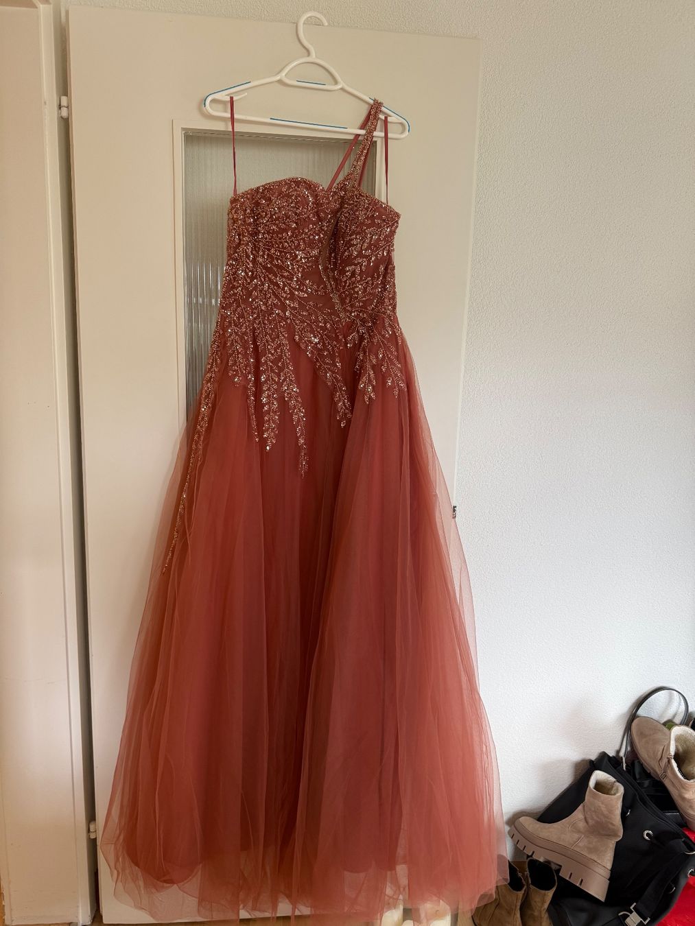 Robes: Langes Abendkleid für Damen – Neuf avec emballage d'origine à Zumikon par naiischoen 1