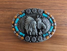 Gürtelschnalle mit Indianer und Pferd Motiv