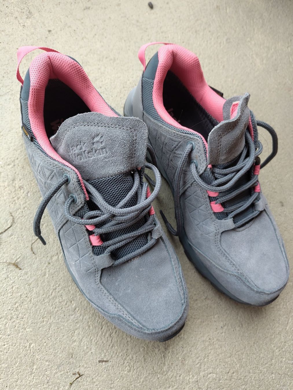 Jack Wolfskin Scarpe da donna: Jack Wolfskin Wanderschuhe Gr. 42, grau/pink, Neu – Nuovo (secondo la descrizione) da Roggwil BE venduto da G4MER