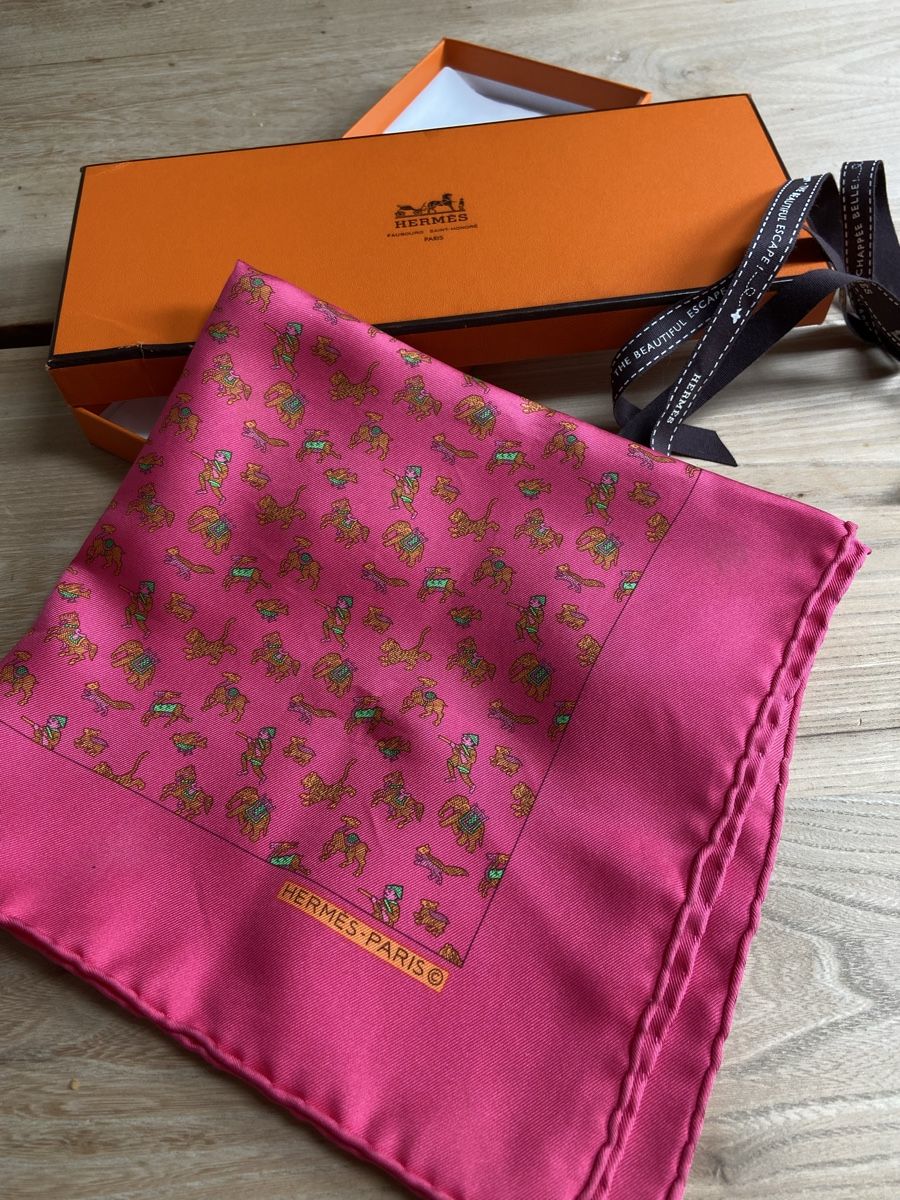 Tessuti: Hermès Seiden Carré  – Usato da Binningen venduto da Dodo21