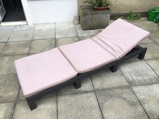 Zwei RattanLiegestühle mit Polster Kaufen auf Ricardo