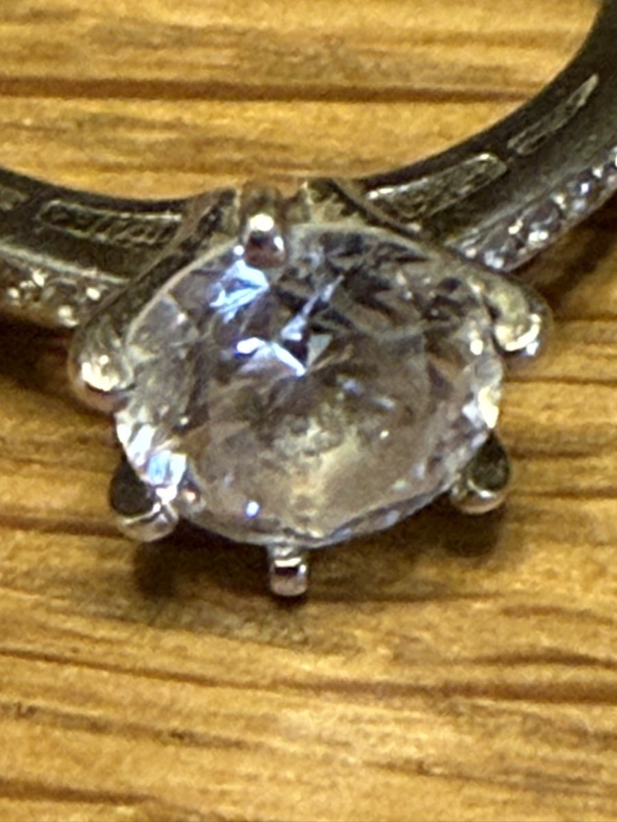 Anelli: Wunderschöner Fingerring mit grossem Stein – Usato da Goldach venduto da Messerguru 1