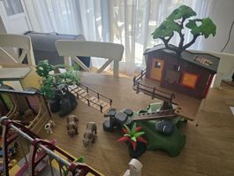 Diverses Playmobil mit vielen Figuren und Zubehör