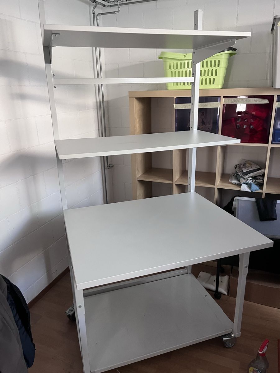Tavoli: Tisch mit Regal auf Rädern  – Usato da Rickenbach LU venduto da Haefliger03