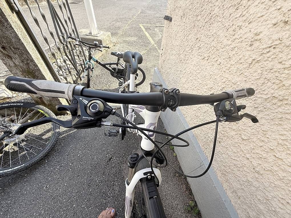 Vélos: Scott femme bon état  – D'occasion à Cousset par deb_9rff 1