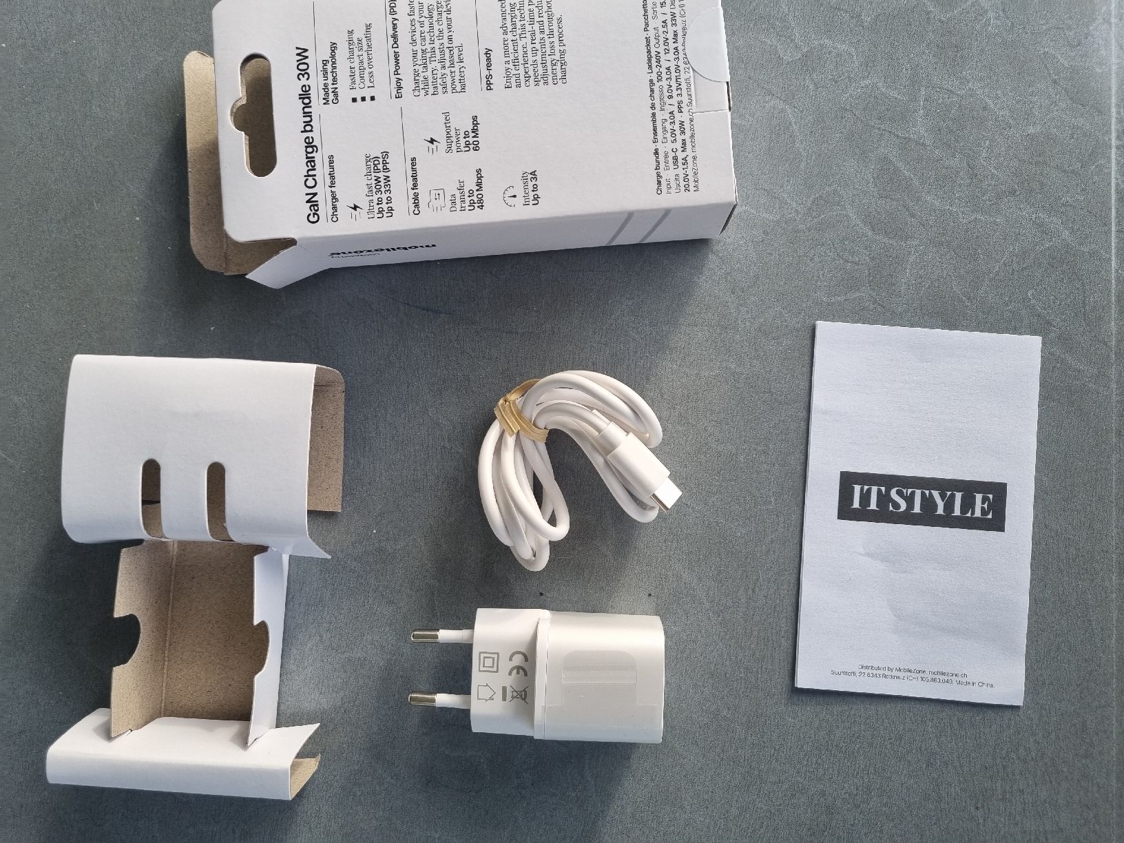 Caricabatterie: Schnell- Ladegerät 30W USB-C / Neu – Nuovo e nell'imballaggio originale da Adlikon b.Regensdf venduto da attila63 1