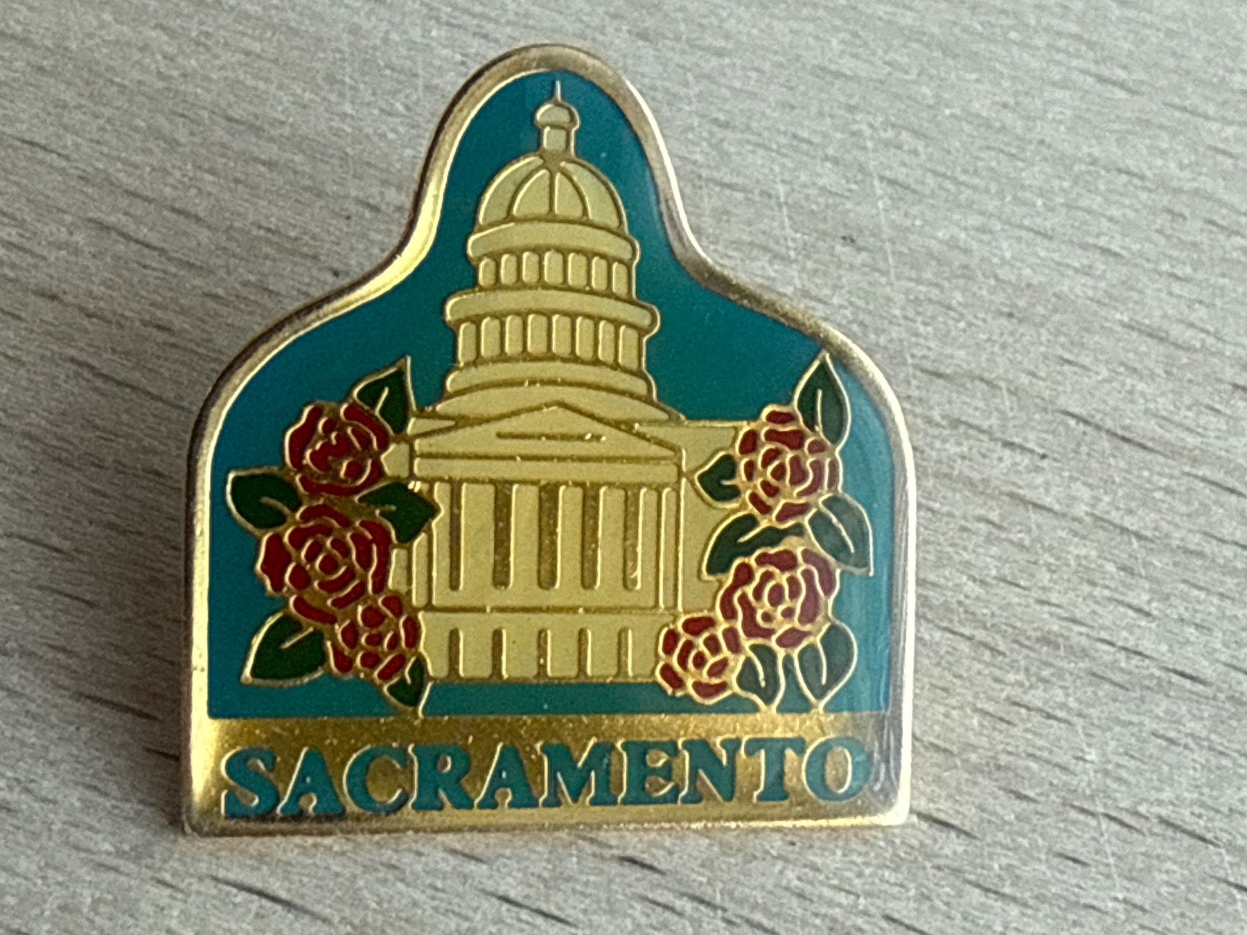 Plaketten & Abzeichen: Pin Sacramento – Gebraucht aus Glattbrugg von Schweigmatt