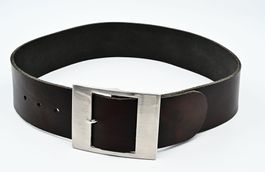 Drei breite Ledergürtel