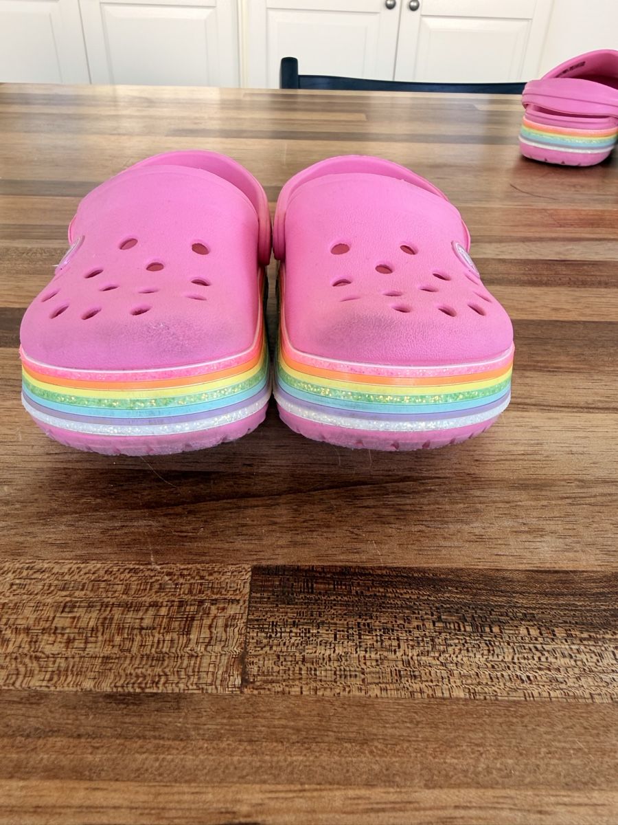 Crocs Scarpe per ragazze: Crocs Gr. 25/26 mit Glitzer-Regenbogen – Usato da Allschwil venduto da cconnie 2