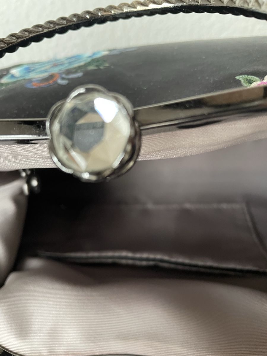 Borse da donna: Wunderschöne Tasche mit Stickerei – Usato da Männedorf venduto da verginrosa 5