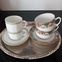 Vier Tassen mit unter Teller / Vintage
