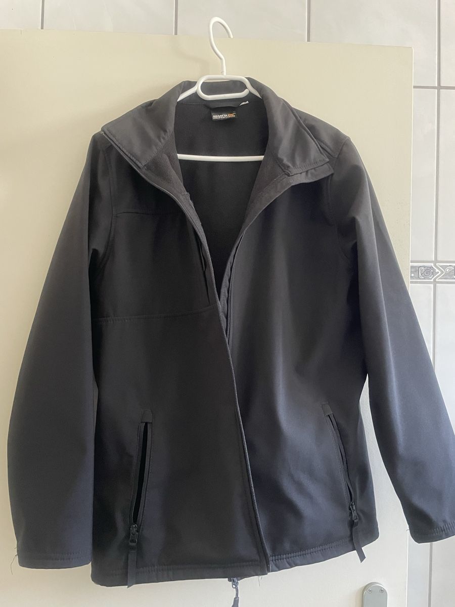Giacche: Softshelljacke schwarz, Marke Regatta Professional, Gr. XL – Nuovo (secondo la descrizione) da Münchenbuchsee venduto da mon_kv5f